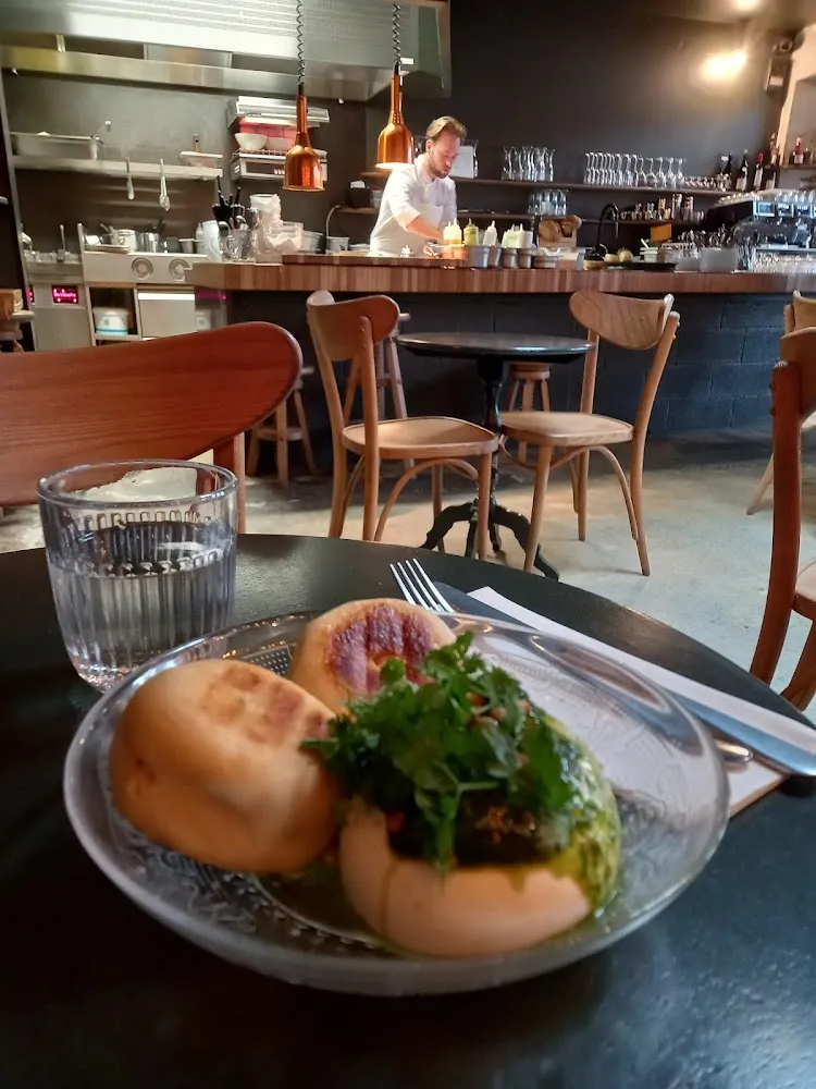 Buratta Pistou Et Pains Chaud Plancha